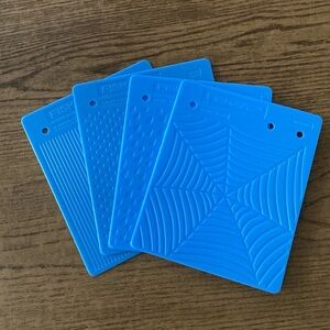 Sent a 4 Fiskars Texture Plates (Lot 1)